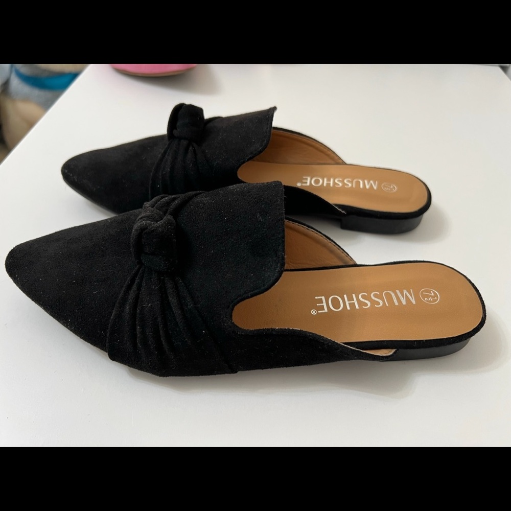 Black knot mules